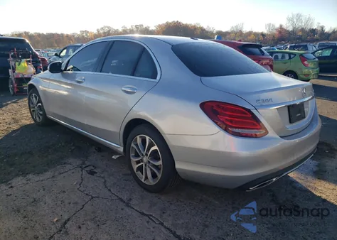 2015 Mercedes-Benz C 300 4Matic из США, поврежденный, VIN 55SWF4KB0FU026220